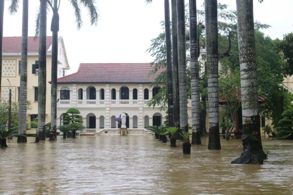 Video Trận Ngập Lụt Lần Thứ Ba Tại ĐCV Huế